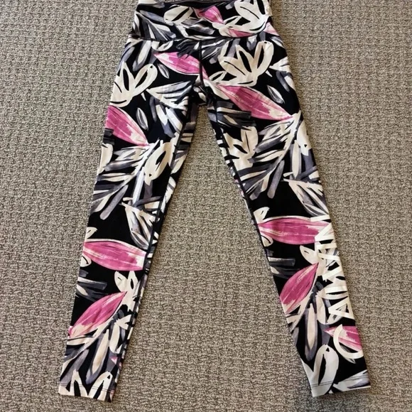 Calvin Klein Black Leggings with Pink & White Leaf Print size XS - Picture 1 of 4